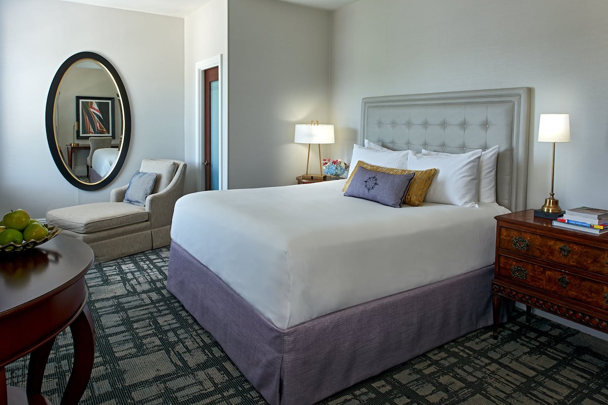 Estate Guestroom | Premium bedding, down comforters, pillowtop beds, in-room safe
