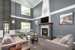 Lobby - Travelodge by Wyndham Sudbury (Sudbury)