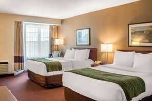In-room safe, desk, iron/ironing board, free cots/infant beds - Comfort Inn (Halifax)