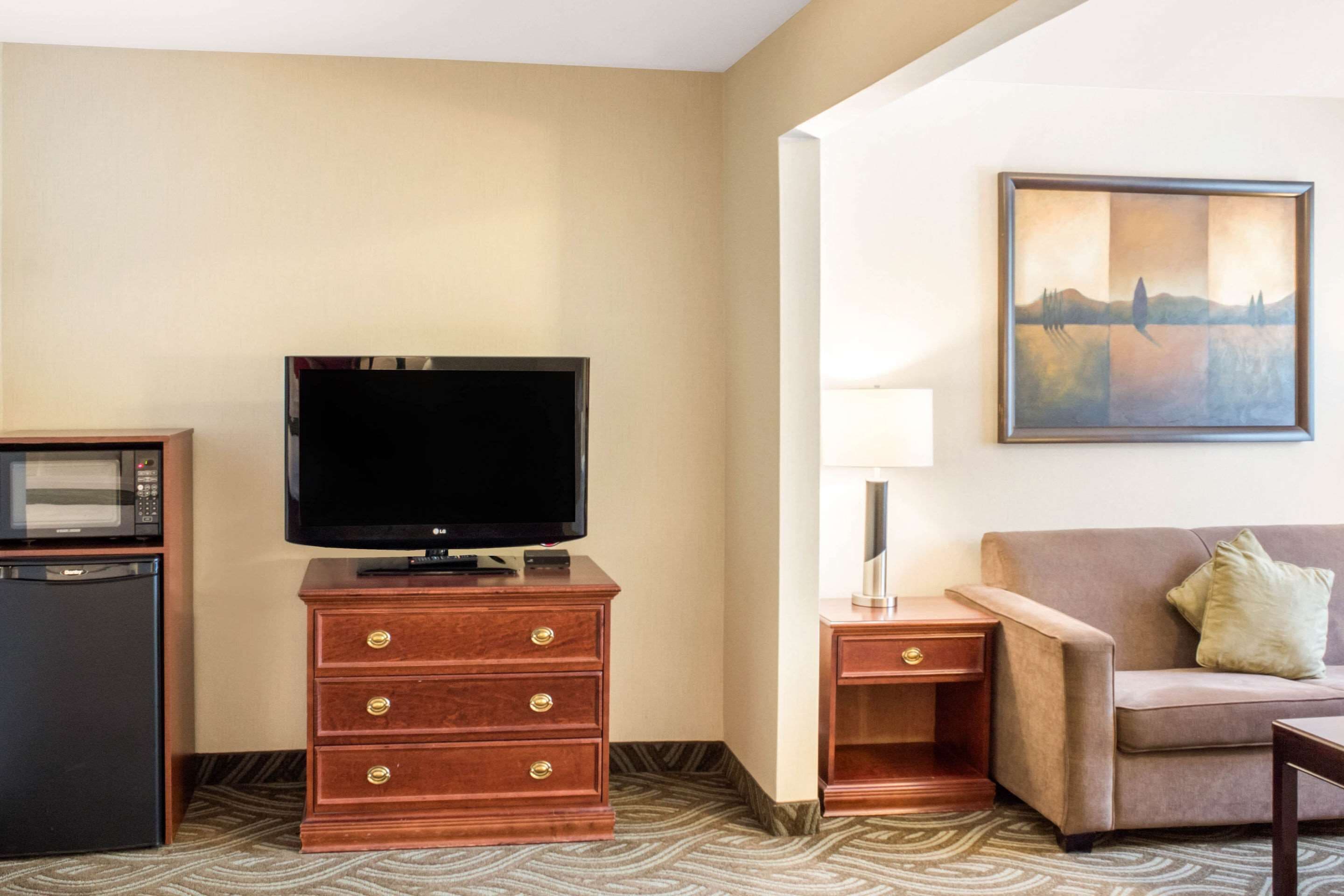 in-room safe, desk, iron/ironing board, free cots/infant beds