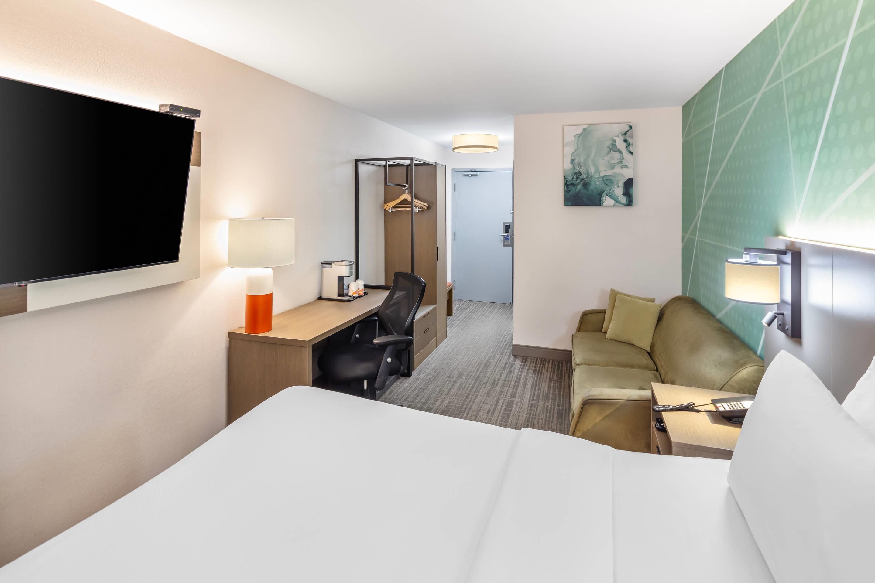 Standard Room, 1 Queen Bed with Sofa bed, Non Smoking | In-room safe, desk, iron/ironing board, free cots/infant beds