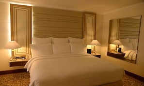 Royal-Suite, 1 Schlafzimmer | Minibar, Zimmersafe, Schreibtisch, laptopgeeigneter Arbeitsplatz