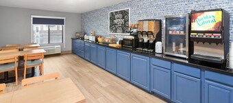 AmericInn by Wyndham Reedsburg
