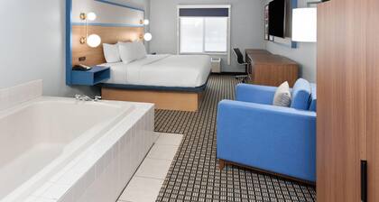 AmericInn by Wyndham Reedsburg