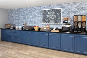 Free buffet breakfast - AmericInn by Wyndham Reedsburg (Reedsburg)