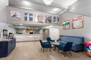 Lobby - AmericInn by Wyndham Reedsburg (Reedsburg)