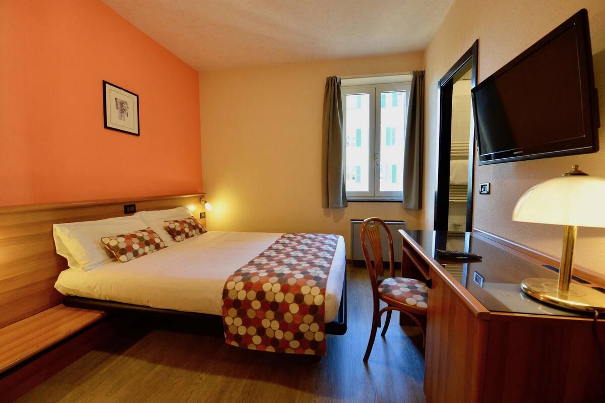 Ropa de cama de alta calidad y minibar 
