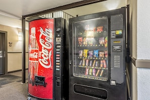 Vending machine - Royal Inn (Indianapolis)
