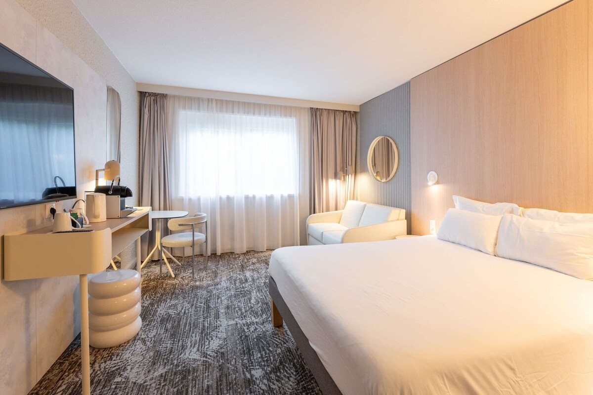 Standard Room, Multiple Beds | Desk, laptop workspace, blackout drapes, soundproofing