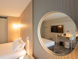 Mobiliario individual, escritorio, espacio para trabajar con un portátil