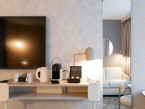 Chambre exécutive, 1 lit double et 1 canapé-lit | Ameublement unique, bureau, espace de travail pour ordinateurs portables