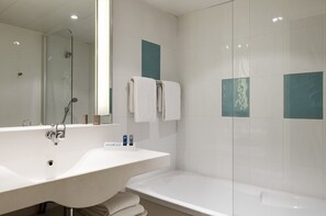 Combined shower/bathtub, eco-friendly toiletries, hair dryer, towels