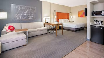 Executive Room, 1 King Bed, Non Smoking | Premium bedding, desk, blackout drapes, iron/ironing board