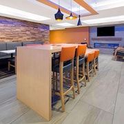 La Quinta Inn & Suites by Wyndham Orange County Airport