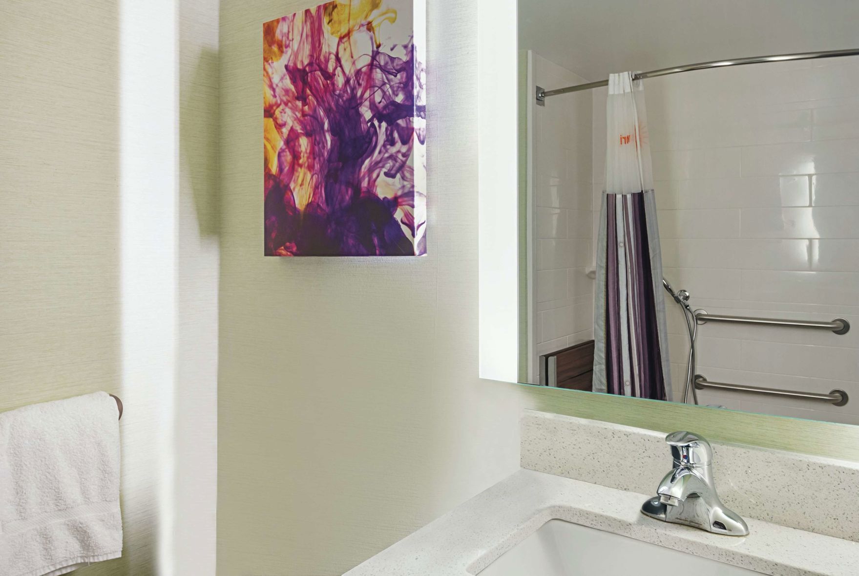Badezimmer | Kostenlose Toilettenartikel, Haartrockner, Handtücher