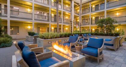 La Quinta Inn & Suites by Wyndham Orange County Airport