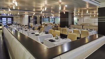 Daily buffet breakfast (CAD 40.00 per person)