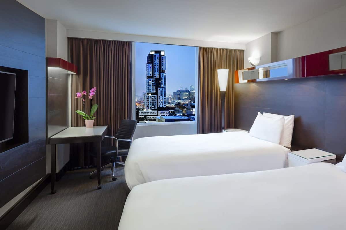 Hypo-allergenic bedding, down comforters, in-room safe, desk