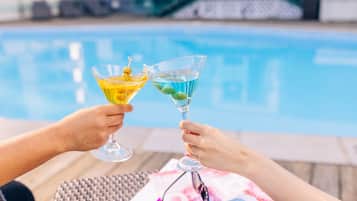 Seasonal outdoor pool, open 6:30 AM to 10:00 PM, pool loungers