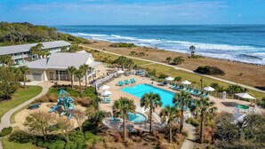 A resort with a swimming pool, beach access, and a playground. - Holiday Inn Resort Jekyll Island by IHG (Jekyll Island)