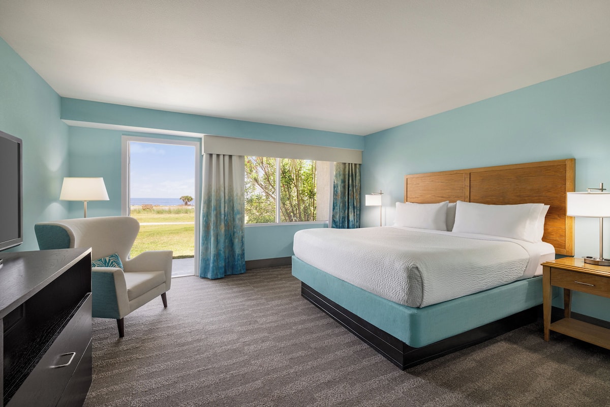 In-room safe, desk, iron/ironing board, rollaway beds