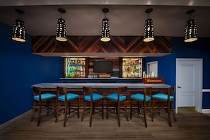 2 bars/lounges, lobby lounge