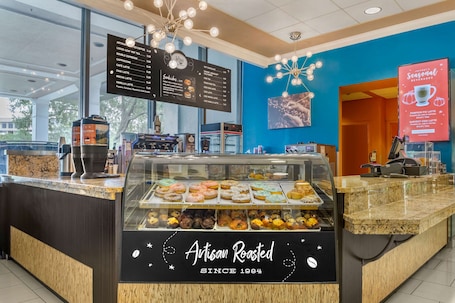 Cafe. Wyndham Lake Buena Vista – Disney Springs® Area