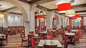 3 restaurants; ze serveren er ontbijt, lunch, diner en brunch