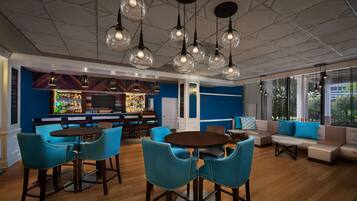2 Bars/Lounges, Lobby-Lounge