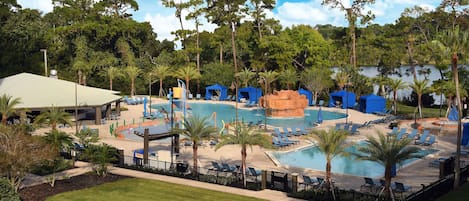 2 piscines extérieures, piscine chauffée, tentes de plage
