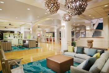 Sitting area in hotel lobby at Wyndham Lake Buena Vista Disney Springs® Resort Area
