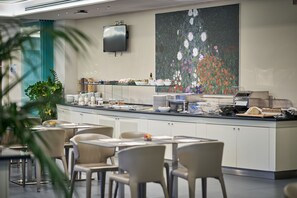 Dagelijks continentaal ontbijt (toeslag)