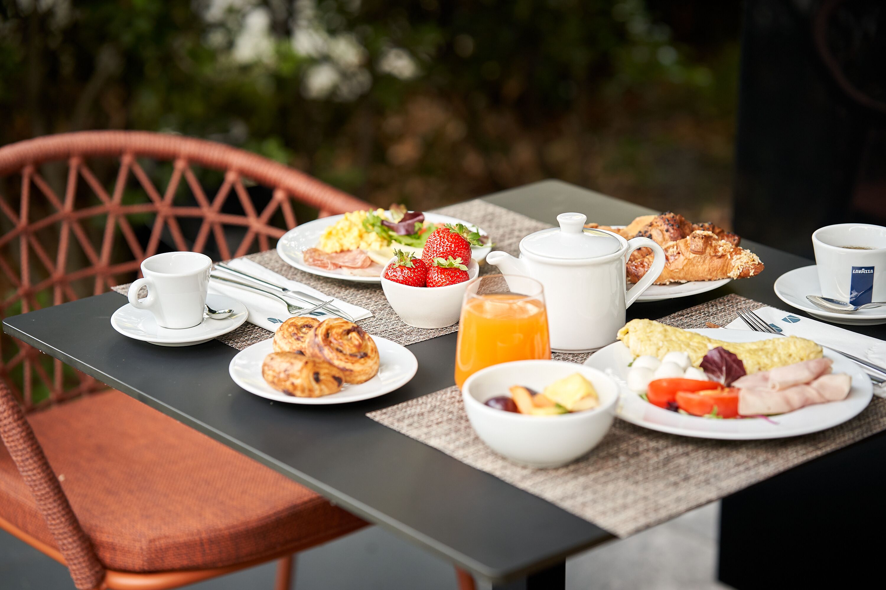 daily continental breakfast (eur 10 per person)
