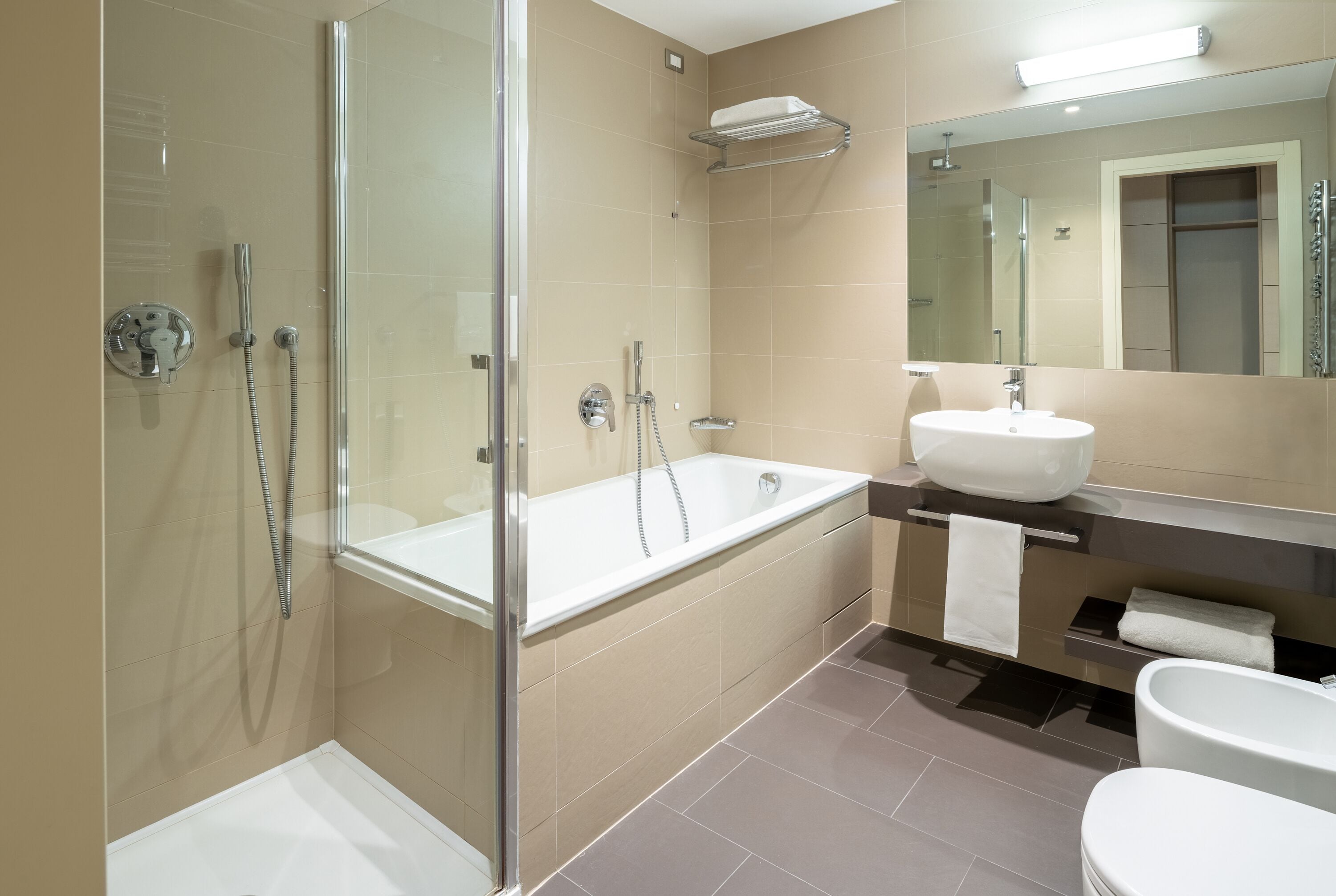 executive double room | bathroom | shower, rainfall showerhead, free toiletries, hair dryer