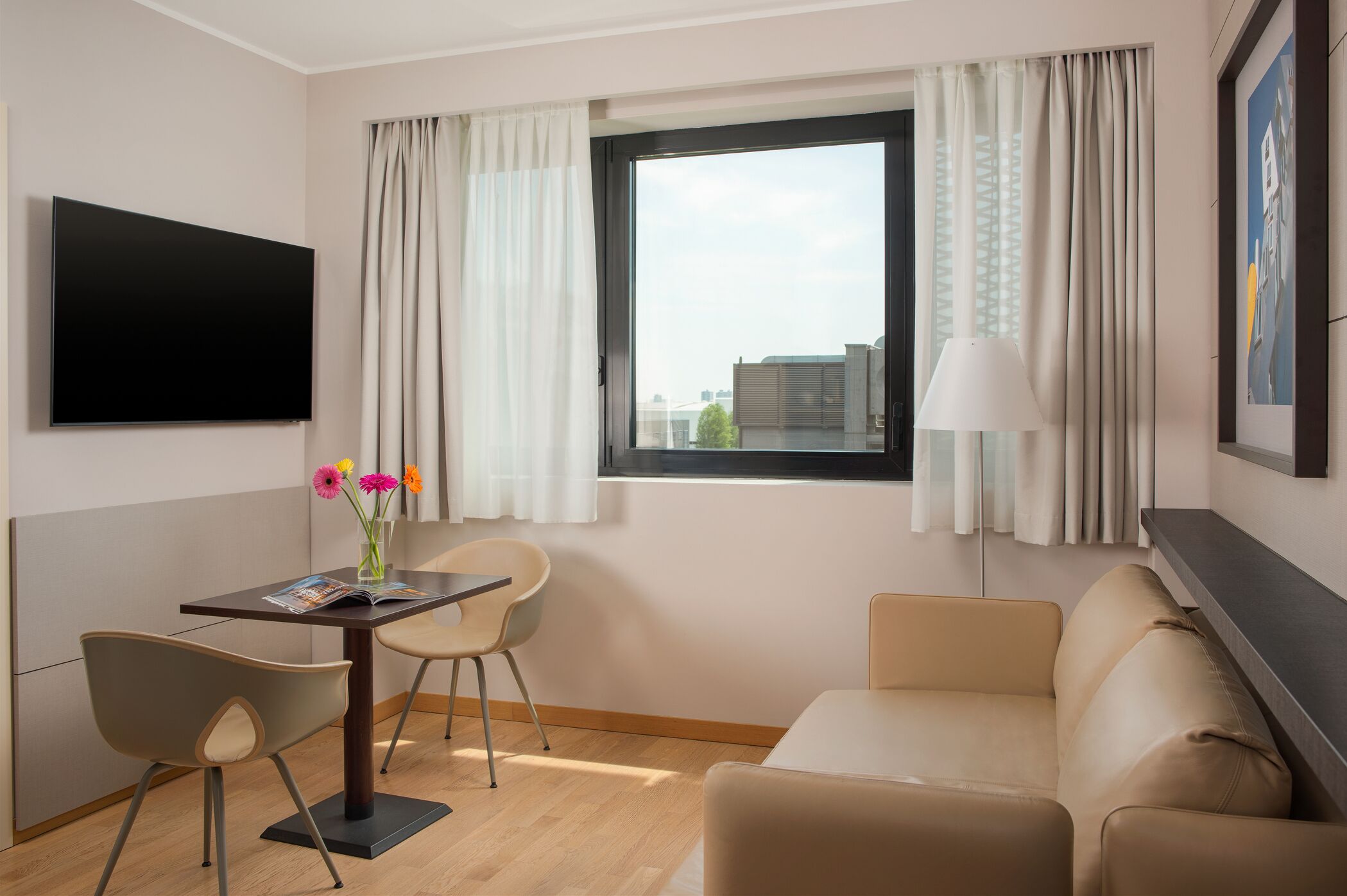 Suite, 1 dobbeltseng | Sengetøy av topp kvalitet, dundyner, memory foam-senger og minibar