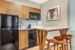 In-room safe, desk, iron/ironing board, free cots/infant beds - Best Western Carlsbad by the Sea (Carlsbad)