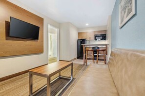 In-room safe, desk, iron/ironing board, free cots/infant beds - Best Western Carlsbad by the Sea (Carlsbad)