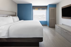 1 bedroom, pillow-top beds, in-room safe, desk