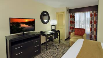 Camas con pillow-top, caja de seguridad en la habitación y escritorio