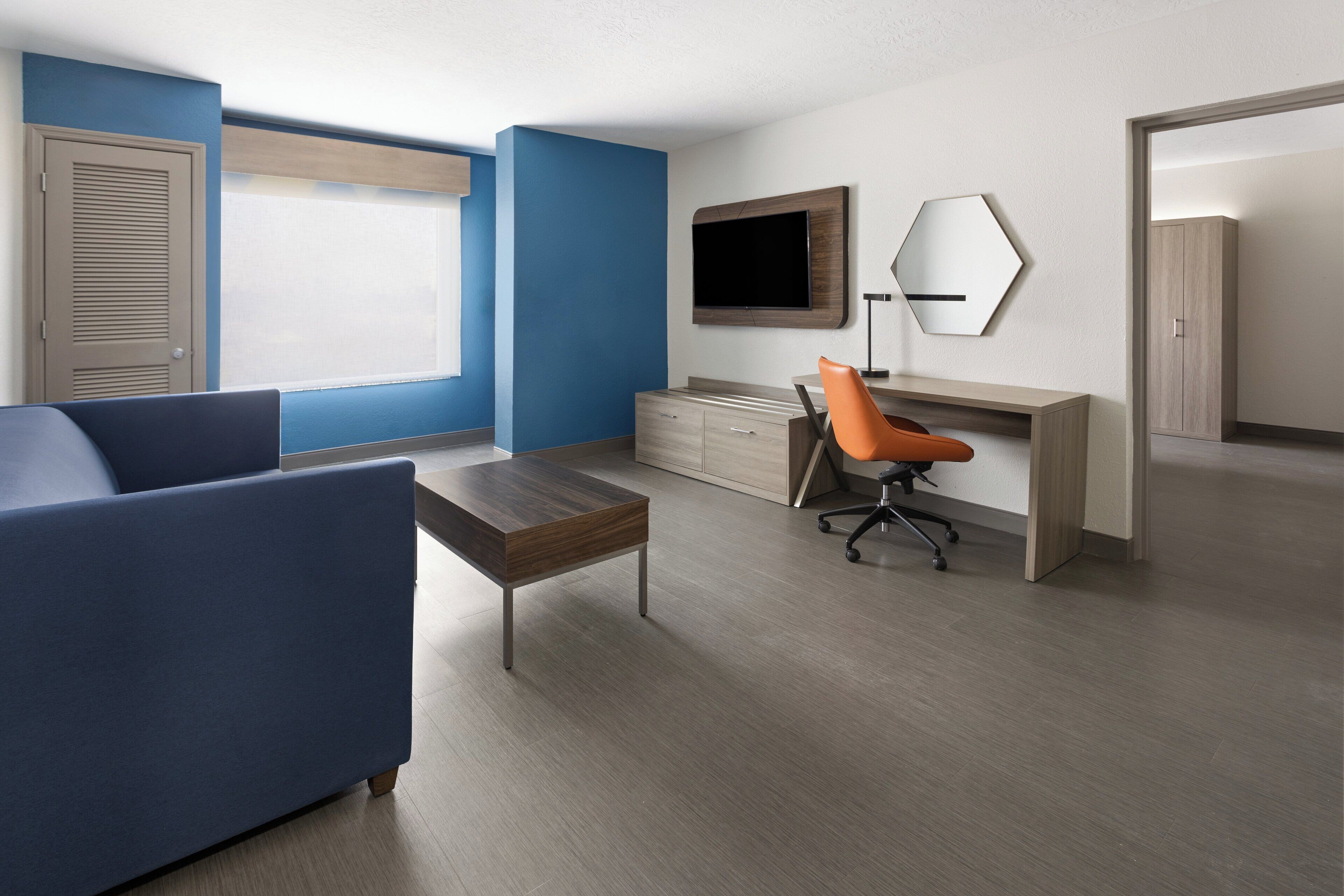 suite, 1 king bed | pillow-top beds, in-room safe, desk, blackout curtains