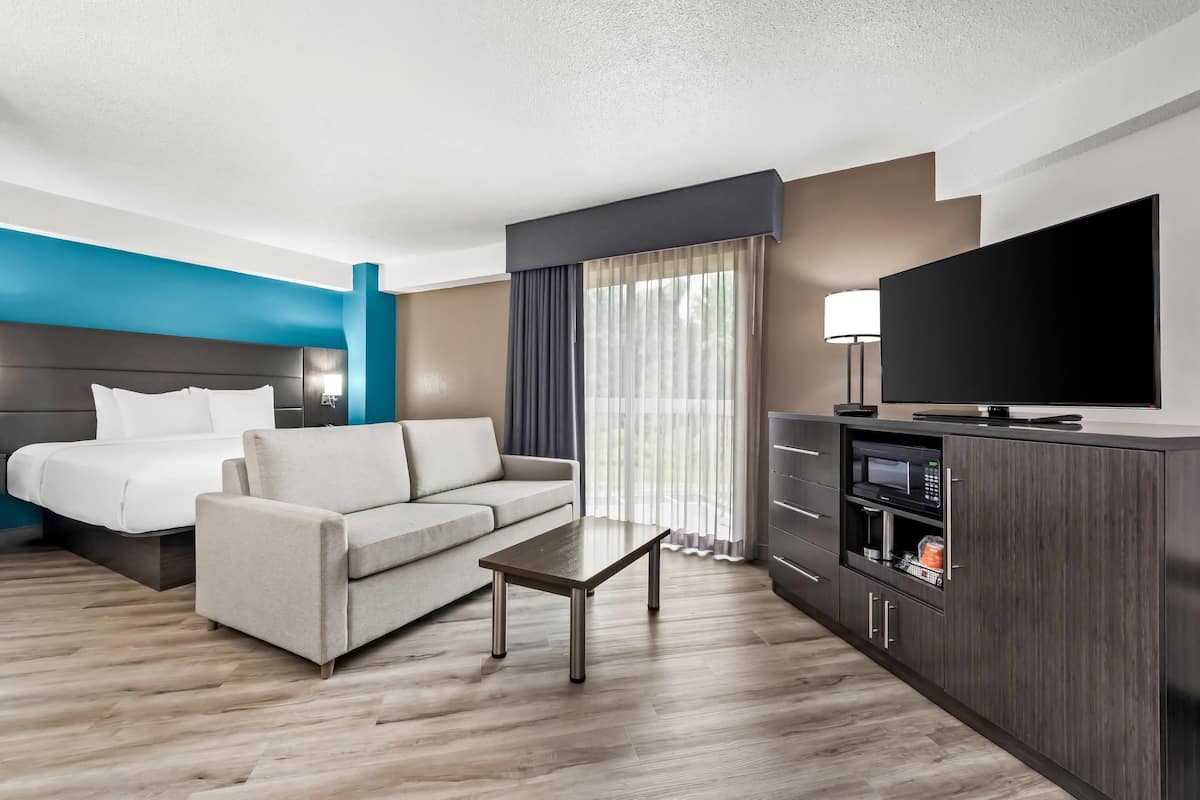 In-room safe, desk, iron/ironing board, free WiFi