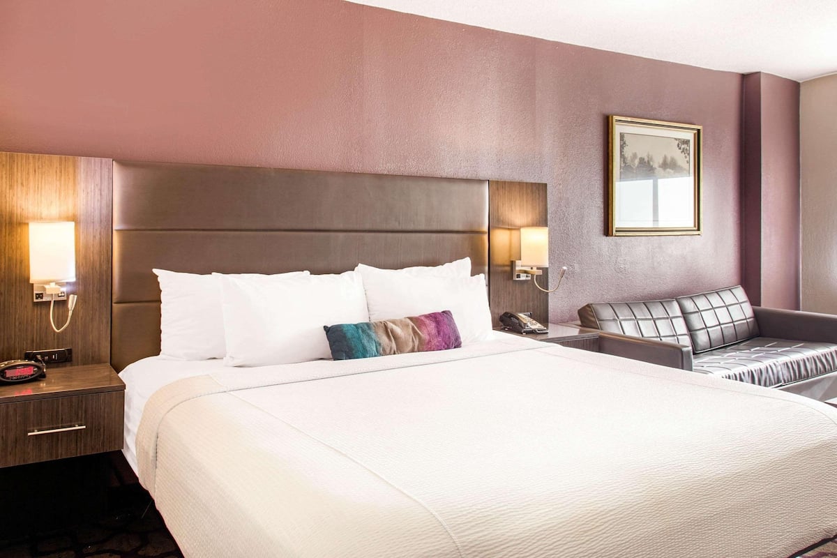 In-room safe, desk, iron/ironing board, free WiFi