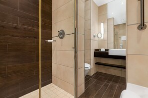 Suite, 1 dormitori | Bany | Dutxa, assecador de cabells, tovalloles i sabó 