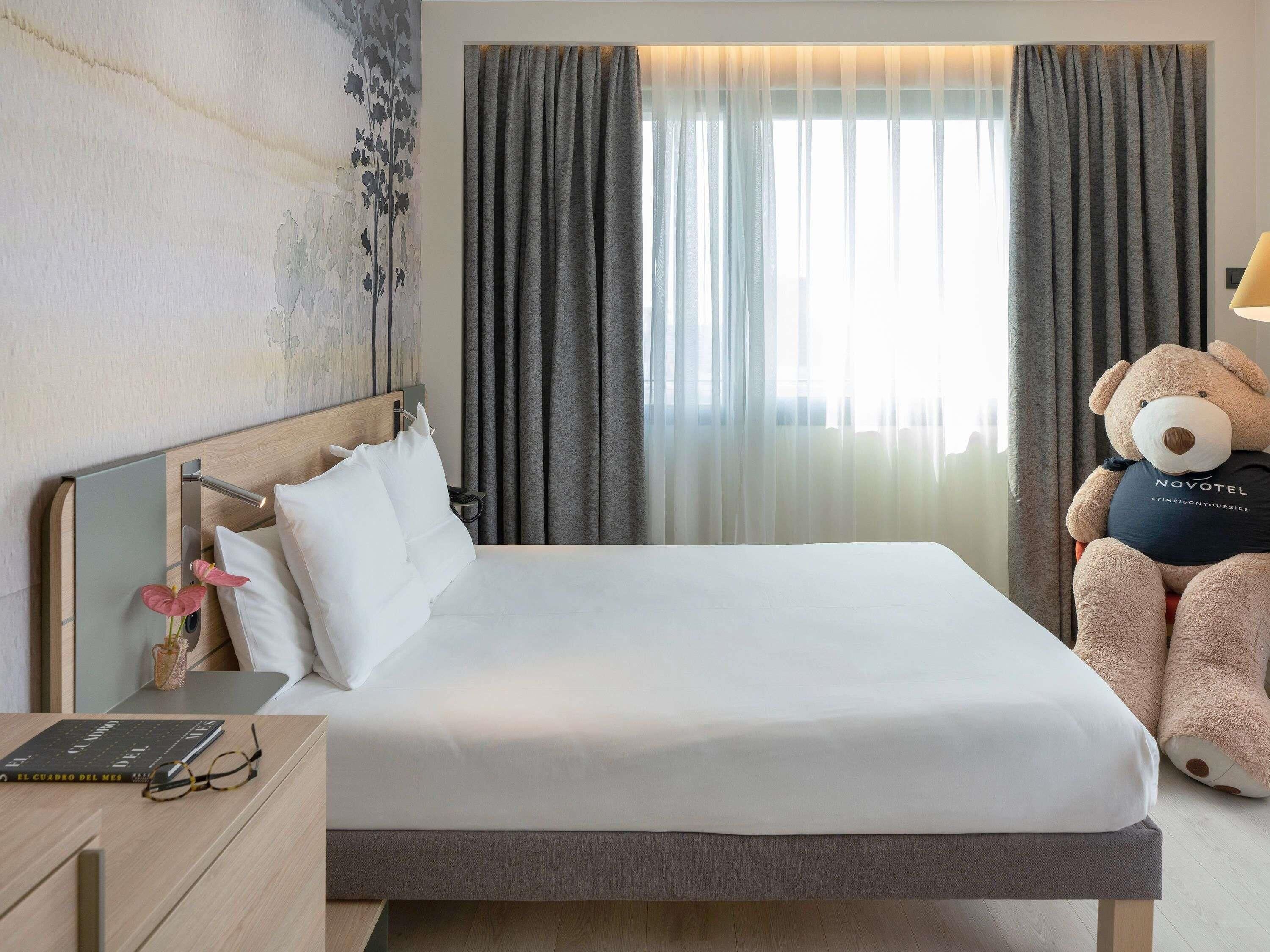 Deluxe Room, 1 Double Bed, Terrace | Hypo-allergenic bedding, down comforters, Select Comfort beds, minibar