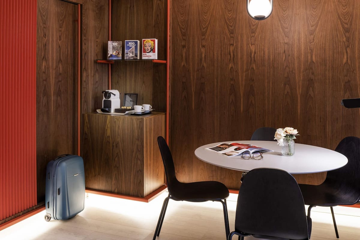 Hypo-allergenic bedding, down comforters, Select Comfort beds, minibar