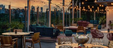 Breakfast, lunch and dinner served