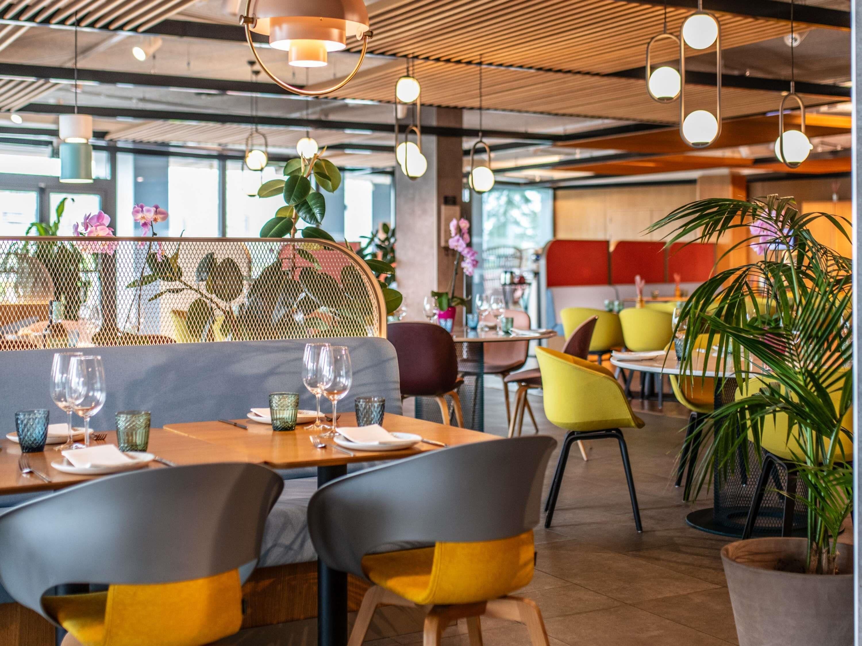 Daily buffet breakfast (EUR 22.5 per person)