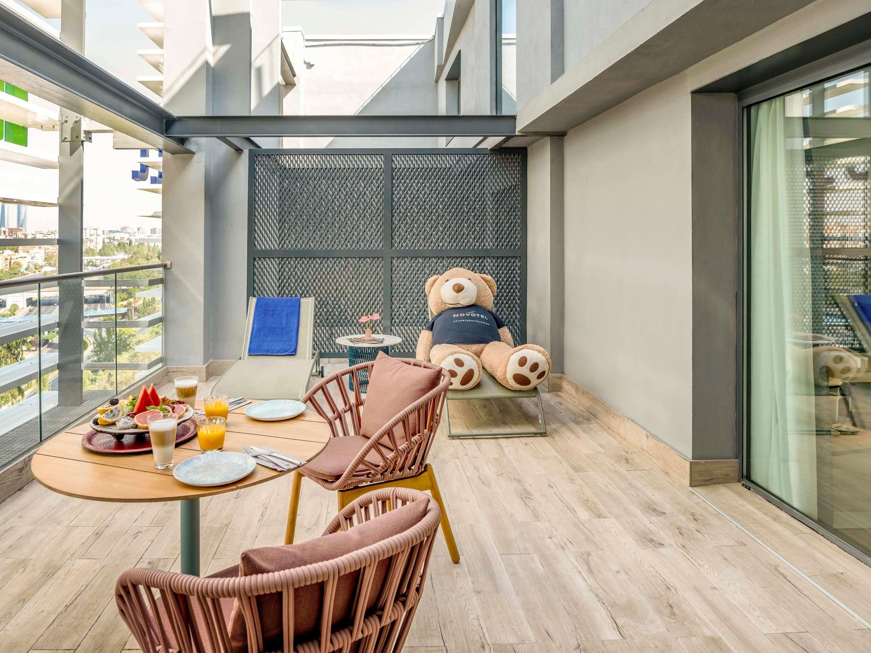 Habitación Deluxe, 1 cama doble, terraza | Ropa de cama hipoalergénica y edredones de plumas