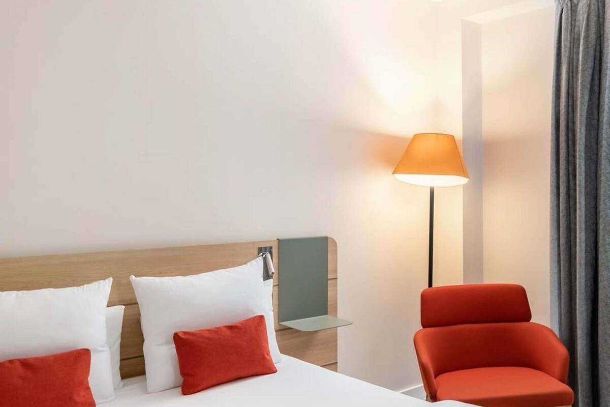 Hypo-allergenic bedding, down duvets, Select Comfort beds, minibar