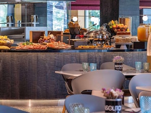 Daily buffet breakfast (EUR 21.5 per person)